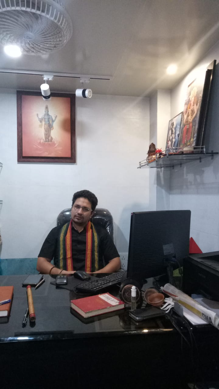 Acharyashri Dheeraj Pandey at Rudrashakti Astro Clinic, Bhayander (East)