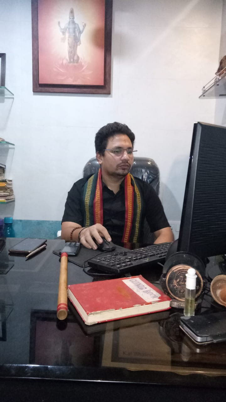 Acharyashri Dheeraj Pandey at the consultation desk